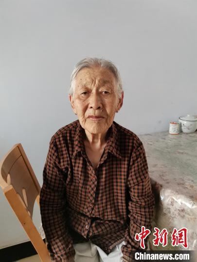 薩仁托婭拍攝的“草原母親”?！∷_仁托婭供圖