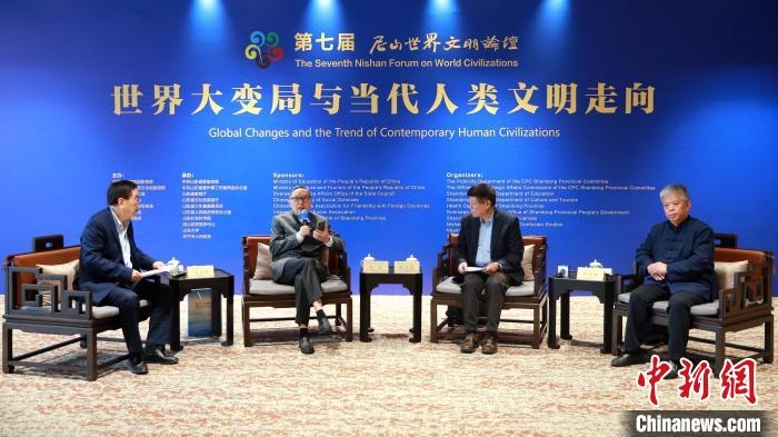 9月27日，第七屆尼山世界文明論壇首場(chǎng)高端對(duì)話(huà)舉行?！×籂?攝