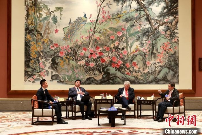 9月27日，尼山世界文明論壇在曲阜舉行，圖為該論壇的“高端訪(fǎng)談”活動(dòng)?！×籂?攝