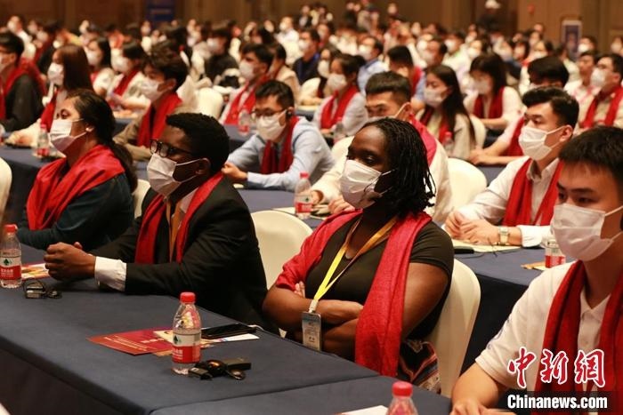 第十六屆“聯(lián)合國教科文組織孔子教育獎”9月27日晚在山東曲阜揭曉。梁犇 攝