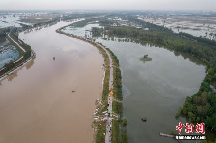 資料圖：10月10日，山西省介休市汾河濕地公園遭遇洪水倒灌。<a target='_blank' href='http://www.chinanews.com/'>中新社</a>記者 韋亮 攝
