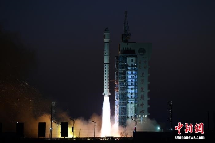 11月23日7時45分，中國在酒泉衛(wèi)星發(fā)射中心用長征四號丙運載火箭，成功將高分三號02星發(fā)射升空。 <a target='_blank' href='/'>中新社</a>發(fā) 汪江波 攝