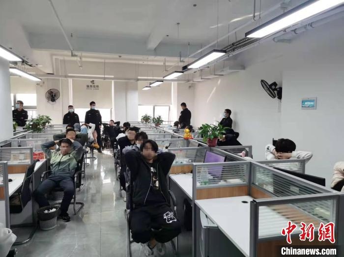 抓捕現(xiàn)場(chǎng)?！￠L(zhǎng)沙市公安局供圖