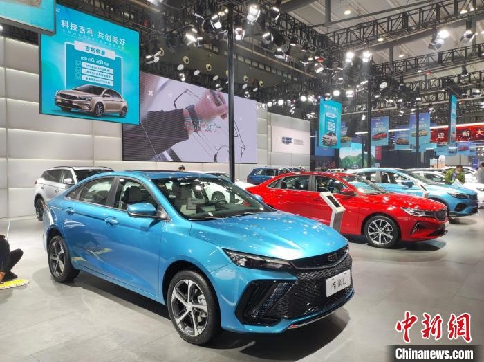 長沙國際車展上展出的汽車?！√菩∏?攝