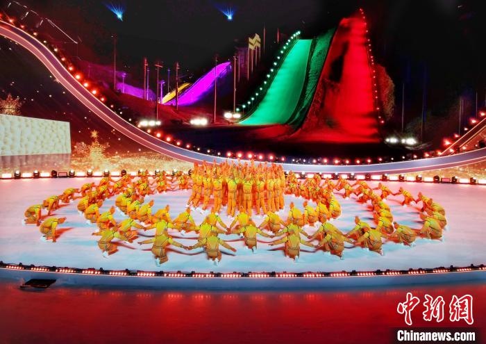圖為河北省第三屆冰雪運動會開幕現(xiàn)場。　李輝 攝