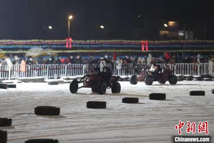 來吧，一起體驗雪地越野車的刺激吧?！∮诤Ｑ?攝