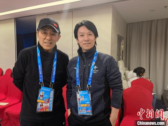 張文海與張藝謀的合影。　張文海 供圖