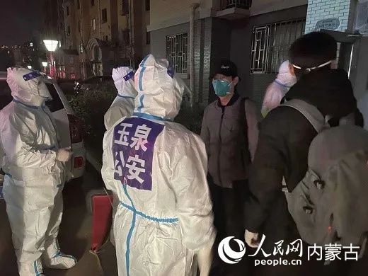 耐心溝通，居民們轉(zhuǎn)變態(tài)度。平安玉泉供圖