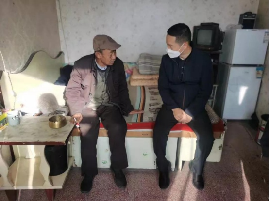 “清風(fēng)夜校”正在伊金霍洛旗紀(jì)委監(jiān)委掀起一場“頭腦風(fēng)暴”11.26714.png
