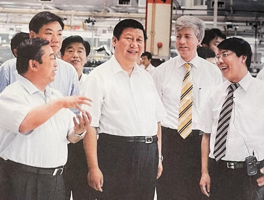 2007年7月，習(xí)近平調(diào)研上海大眾汽車有限公司。