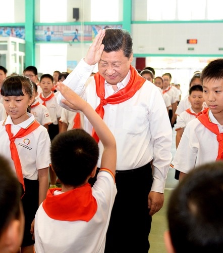 2014年5月30日，習近平總書記來到北京市海淀區(qū)民族小學，參加慶祝“六一”國際兒童節(jié)活動。新華社記者 李濤 攝