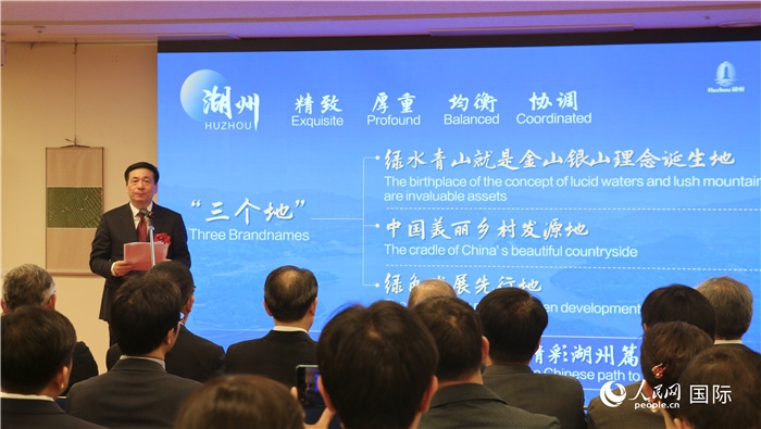 湖州市委書(shū)記陳浩介紹湖州市總體情況。（人民網(wǎng) 許可攝）
