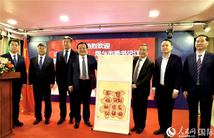參加座談會的主要嘉賓合影留念。人民網(wǎng)記者宋亦然攝