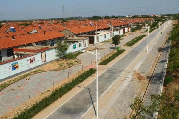 后仙莊村整治后道路整潔，住房整齊劃一