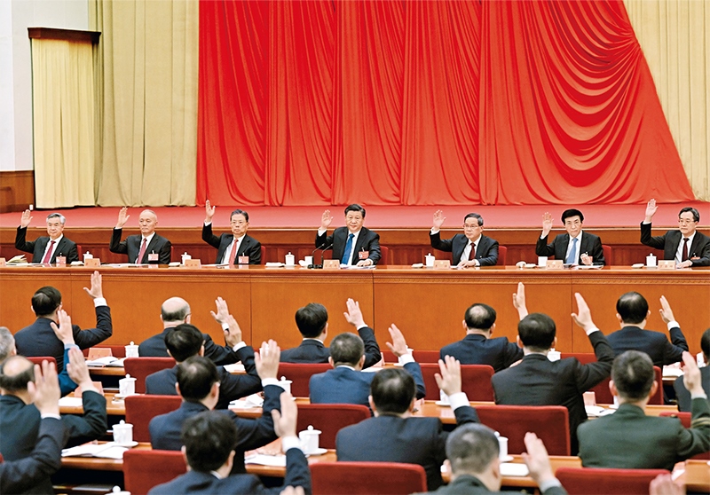 中國共產(chǎn)黨第二十屆中央委員會第二次全體會議，于2023年2月26日至28日在北京舉行。這是習(xí)近平、李強(qiáng)、趙樂際、王滬寧、蔡奇、丁薛祥、李希等在主席臺上。 新華社記者 謝環(huán)馳/攝
