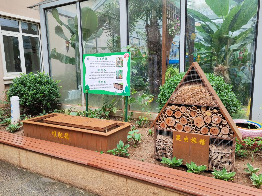 7月14日，大連市甘井子區(qū)實驗小學“識嫣園”里的堆肥箱。新華社記者張博群攝