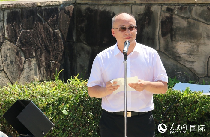 昆明市副市長安恩法在紀(jì)念儀式上致辭。人民網(wǎng) 許可攝