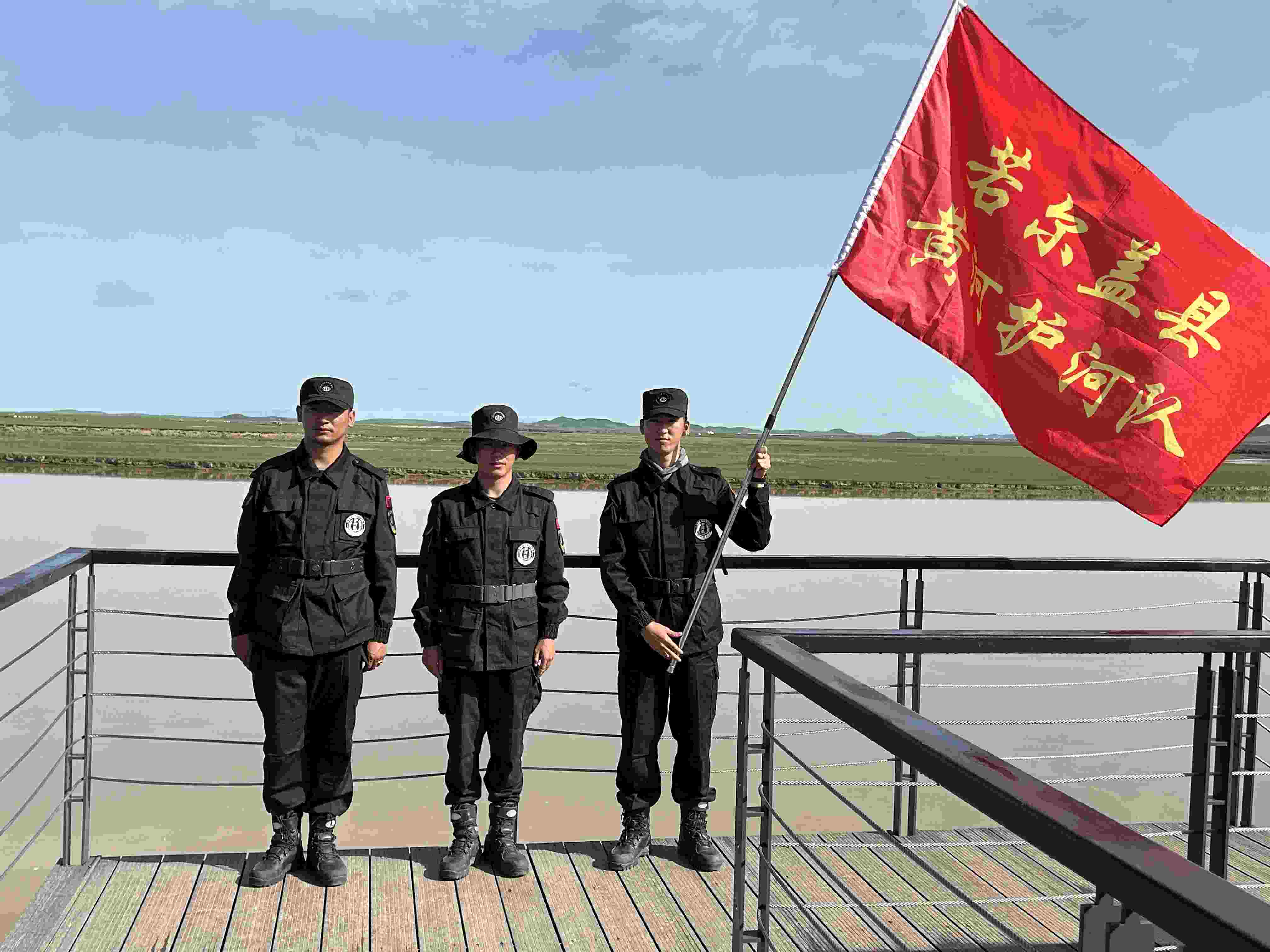 若爾蓋縣黃河護河隊。人民網(wǎng) 周靜圓攝