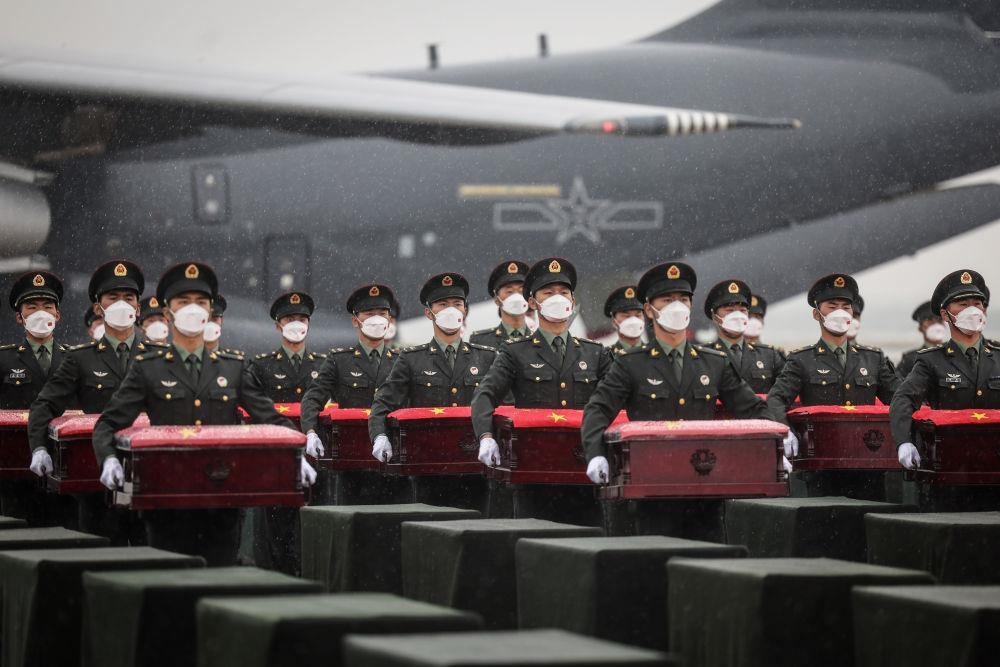 △2022年9月16日，載運(yùn)著88位在韓中國人民志愿軍烈士遺骸及837件遺物的空軍專機(jī)降落在沈陽桃仙國際機(jī)場，英雄們回到祖國懷抱。