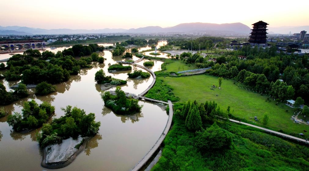 2022年5月16日拍攝的天漢濕地公園景色。新華社記者 邵瑞 攝