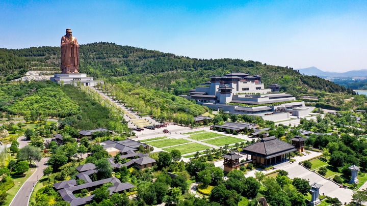 這是2023年6月8日拍攝的山東省曲阜市尼山圣境（無人機照片）。新華社記者 郭緒雷 攝