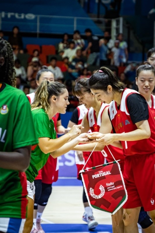 28日，成都大運會女籃項目葡萄牙隊對戰(zhàn)中國隊。 受訪者供圖