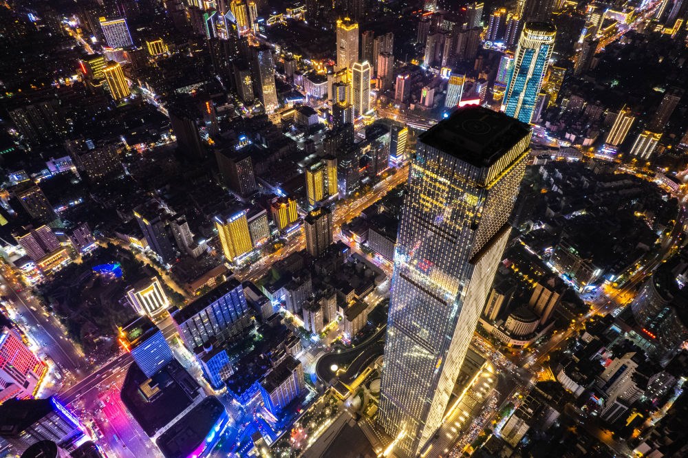 這是6月7日夜間拍攝的長沙城區(qū)景色（無人機照片）。新華社記者 陳思汗 攝