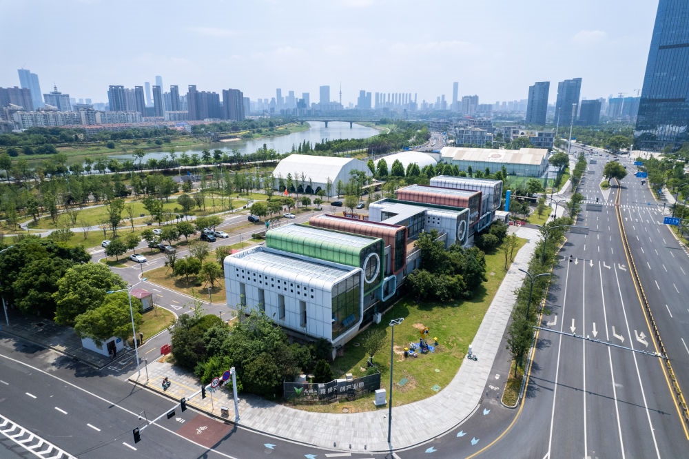  這是在長沙市開福區(qū)拍攝的馬欄山視頻文創(chuàng)產(chǎn)業(yè)園（無人機照片，6月7日攝）。新華社記者 陳思汗 攝