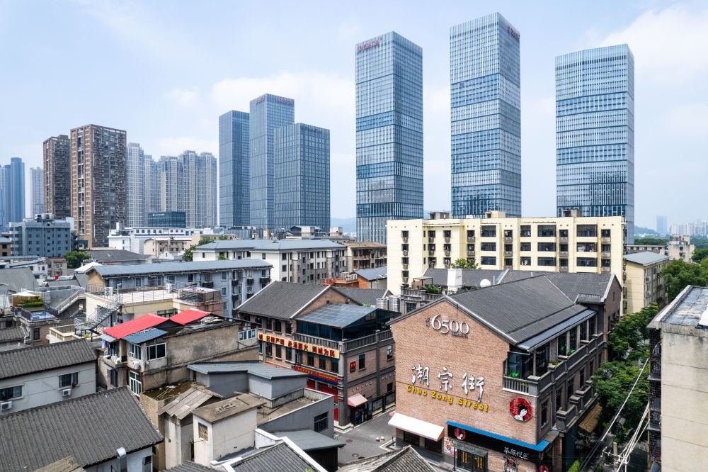  這是在長沙市開福區(qū)拍攝的潮宗街及周邊景色（無人機照片，6月7日攝）。新華社記者 陳思汗 攝
