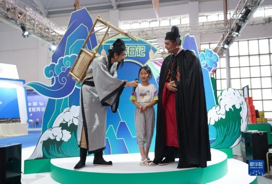 8月16日，一名小朋友在第七屆中國—南亞博覽會文化旅游館參加問答活動。