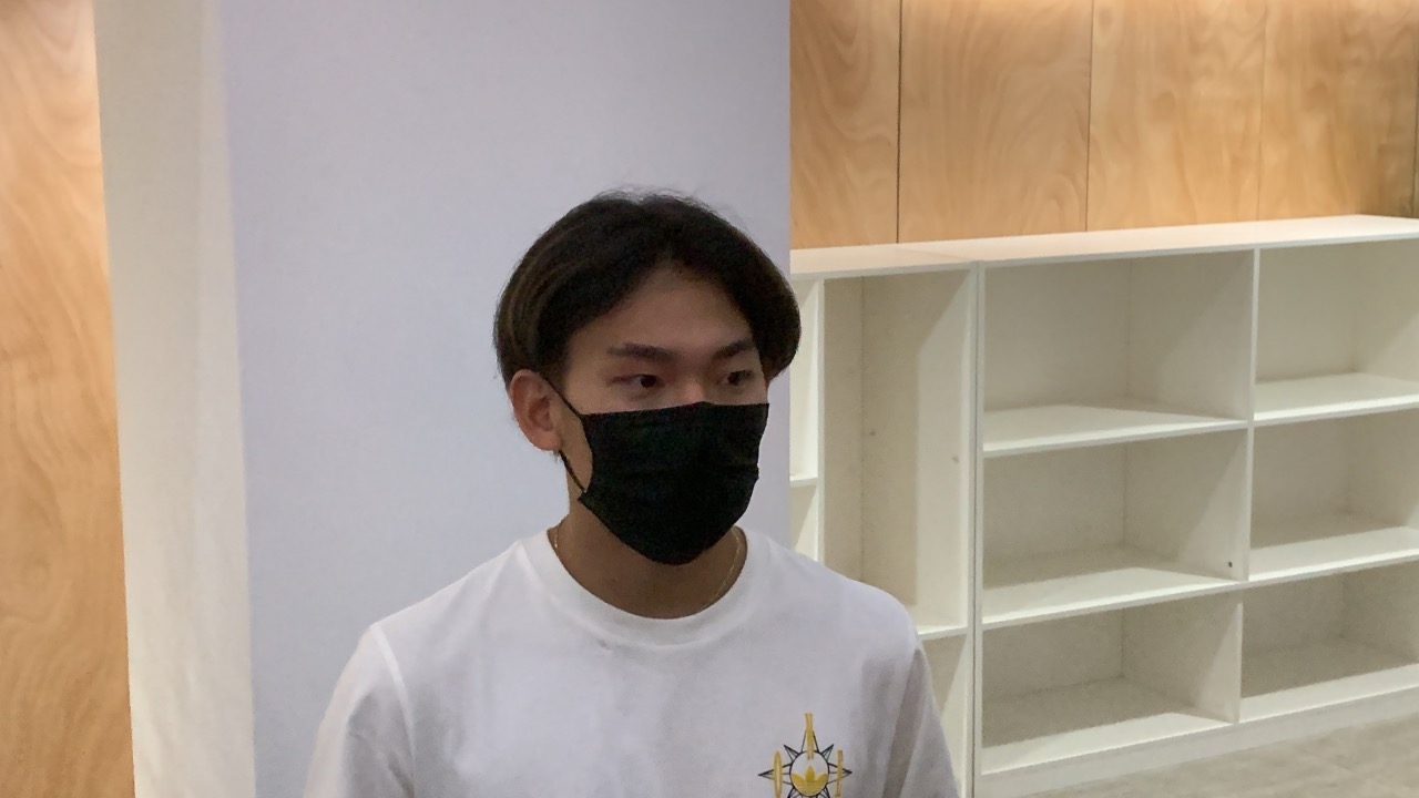 蘇翊鳴接受媒體采訪。荊政崳攝
