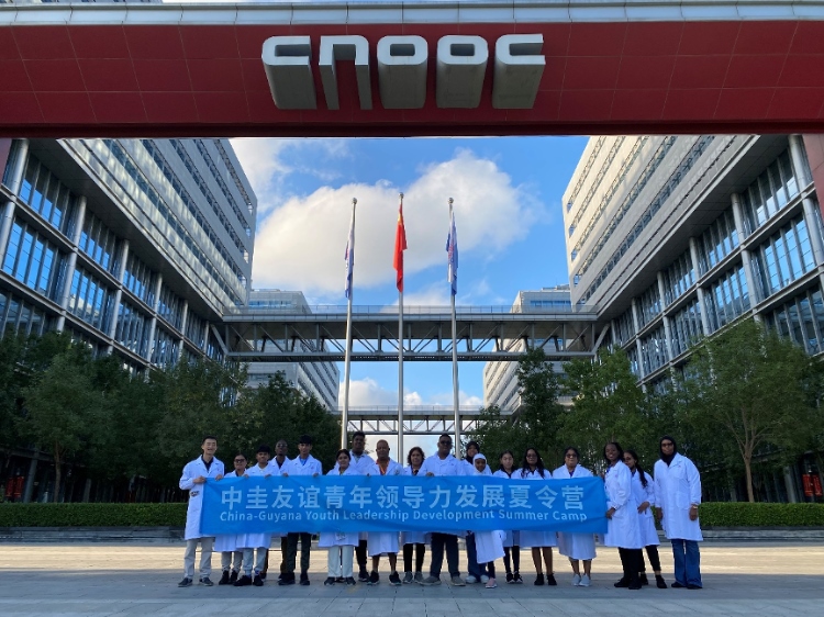 代表團參觀未來科技城。中海油圭亞那有限公司供圖