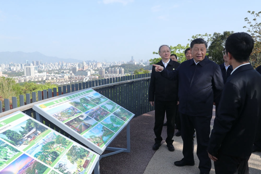 2021年3月24日，習(xí)近平在福建福州福山郊野公園觀景平臺(tái)，聽取城市生態(tài)公園規(guī)劃建設(shè)、城市水系綜合治理情況匯報(bào)。