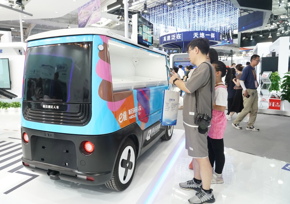 這是9月3日在首鋼園拍攝的一款無人車。新華社記者 任超 攝