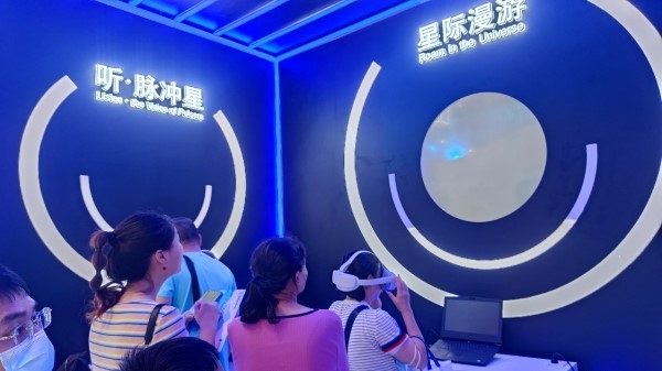 9月2日，貴州展館里觀眾排隊(duì)體驗(yàn)VR。受訪者供圖