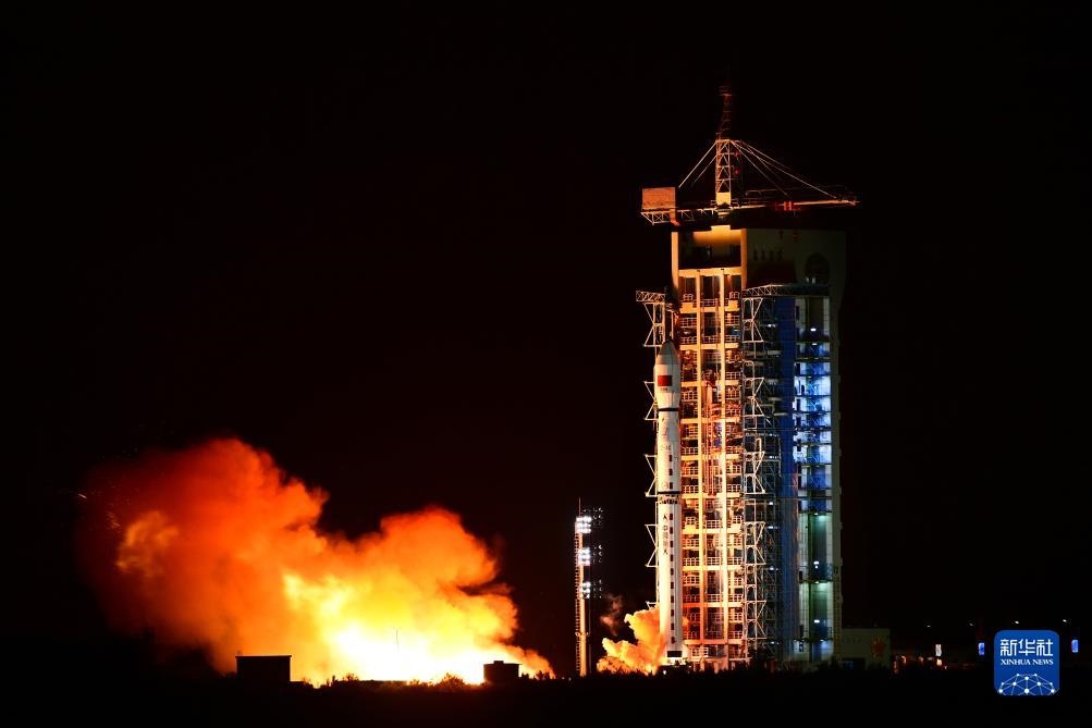 9月7日02時14分，我國在酒泉衛(wèi)星發(fā)射中心使用長征四號丙運載火箭，成功將遙感三十三號03星發(fā)射升空，衛(wèi)星順利進入預(yù)定軌道，發(fā)射任務(wù)獲得圓滿成功。新華社發(fā)（汪江波 攝）