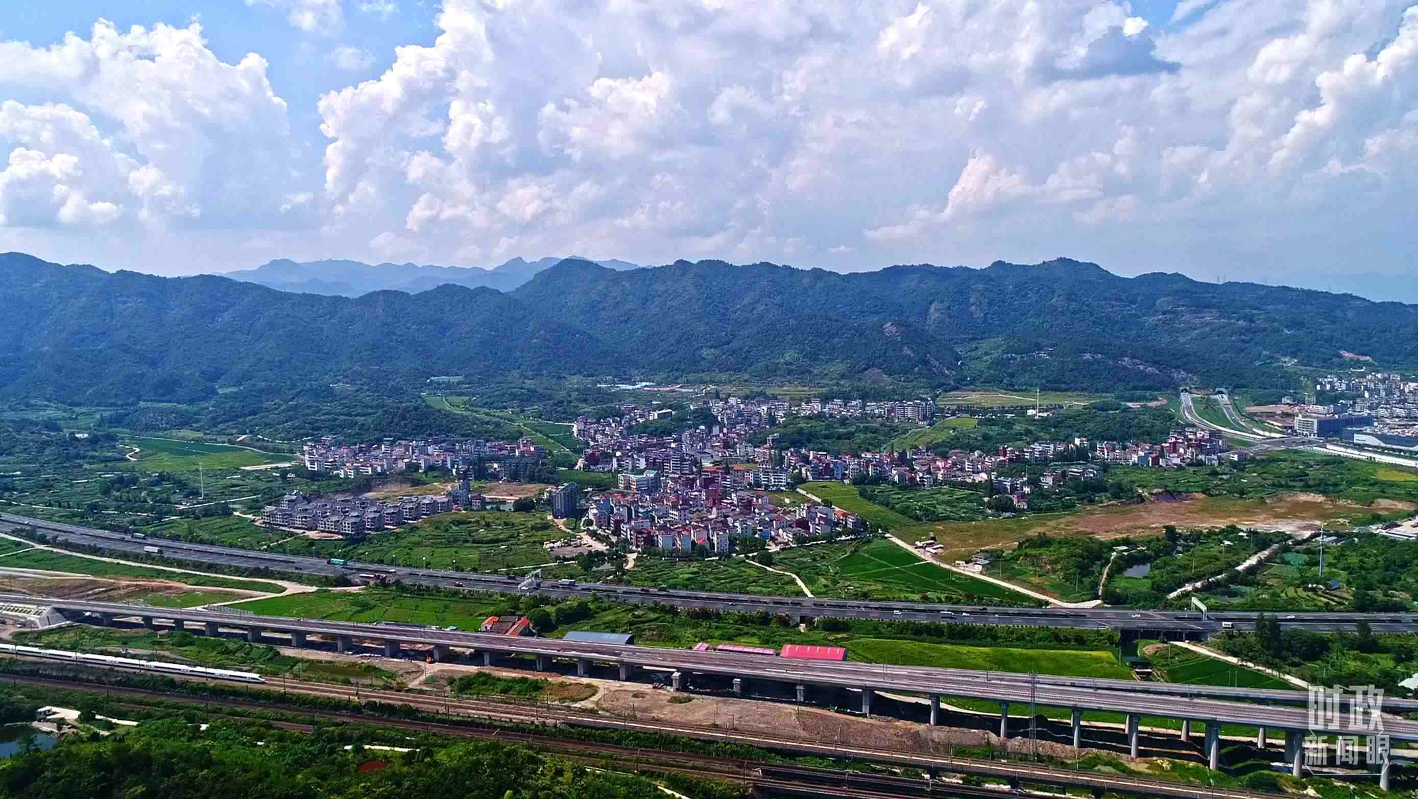 △李祖村航拍。（總臺(tái)央視記者范凱拍攝）