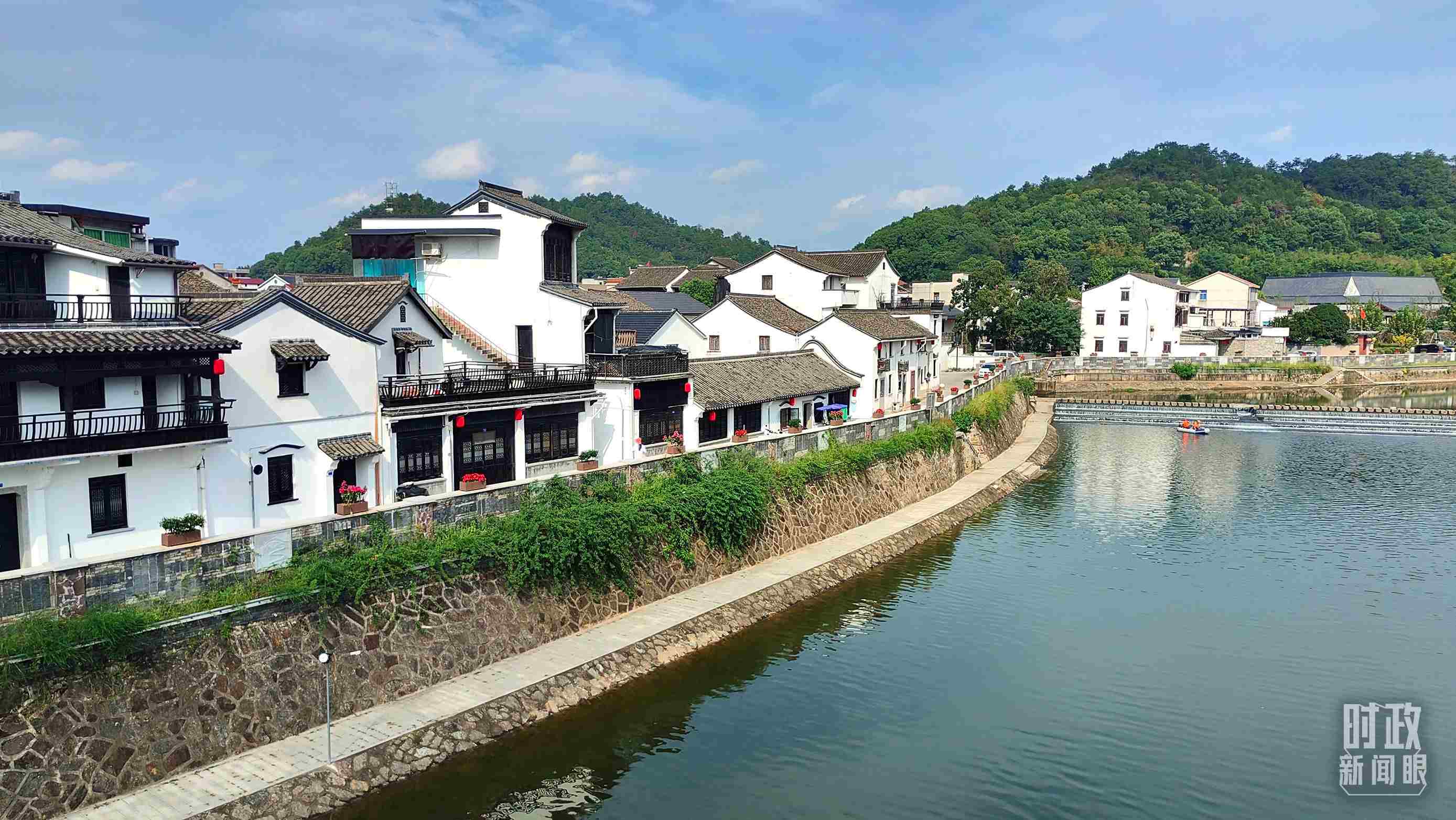△“楓橋經(jīng)驗(yàn)”發(fā)源地諸暨市楓橋鎮(zhèn)。（總臺(tái)央視記者楊立峰拍攝）