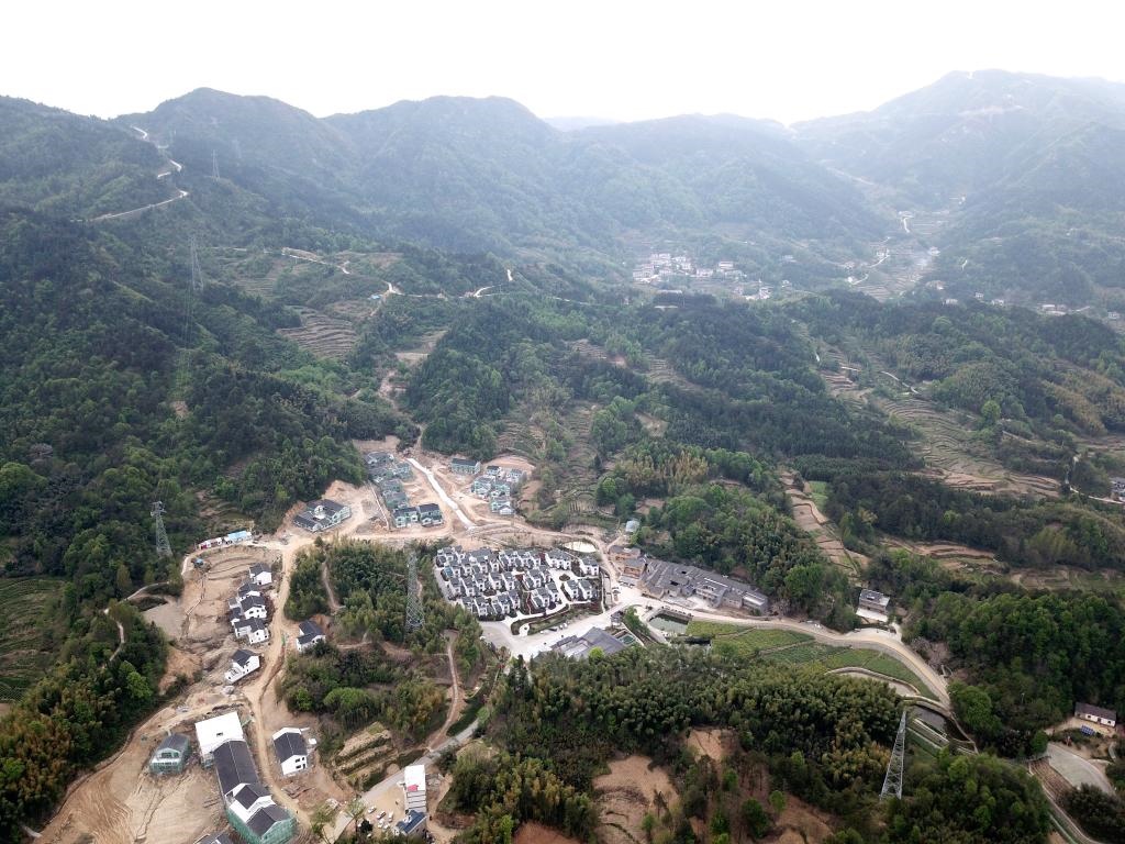 這是2020年4月16日拍攝的金寨縣大灣村村民新居（無人機(jī)照片）。新華社記者劉軍喜攝