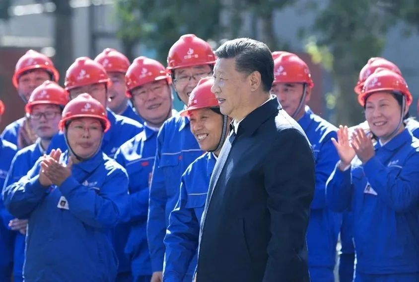 △2018年9月26日，習(xí)近平總書記來到中國一重集團(tuán)，同工人親切交流。