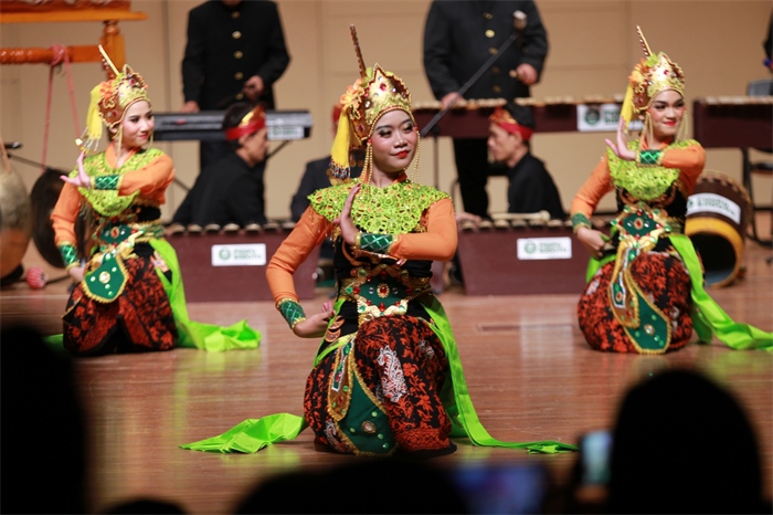 印尼藝術(shù)家表演印尼傳統(tǒng)舞蹈。印尼駐華大使館供圖