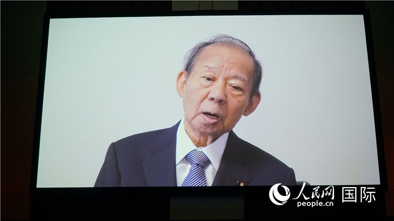 日本自民黨前干事長(zhǎng)、日中友好議員聯(lián)盟會(huì)長(zhǎng)二階俊博視頻致辭。人民網(wǎng) 蔣曉辰攝日本自民黨前干事長(zhǎng)、日中友好議員聯(lián)盟會(huì)長(zhǎng)二階俊博視頻致辭。人民網(wǎng) 蔣曉辰攝日本自民黨前干事長(zhǎng)、日中友好議員聯(lián)盟會(huì)長(zhǎng)二階俊博視頻致辭。人民網(wǎng) 蔣曉辰攝日本自民黨前干事長(zhǎng)、日中友好議員聯(lián)盟會(huì)長(zhǎng)二階俊博視頻致辭。人民網(wǎng) 蔣曉辰攝
