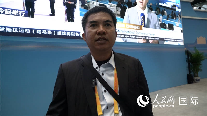 印尼《辛加朗綜合日報》記者班邦·蘇利斯提奧（Bambang Sulistio）與記者交談。人民網 楊春燕攝