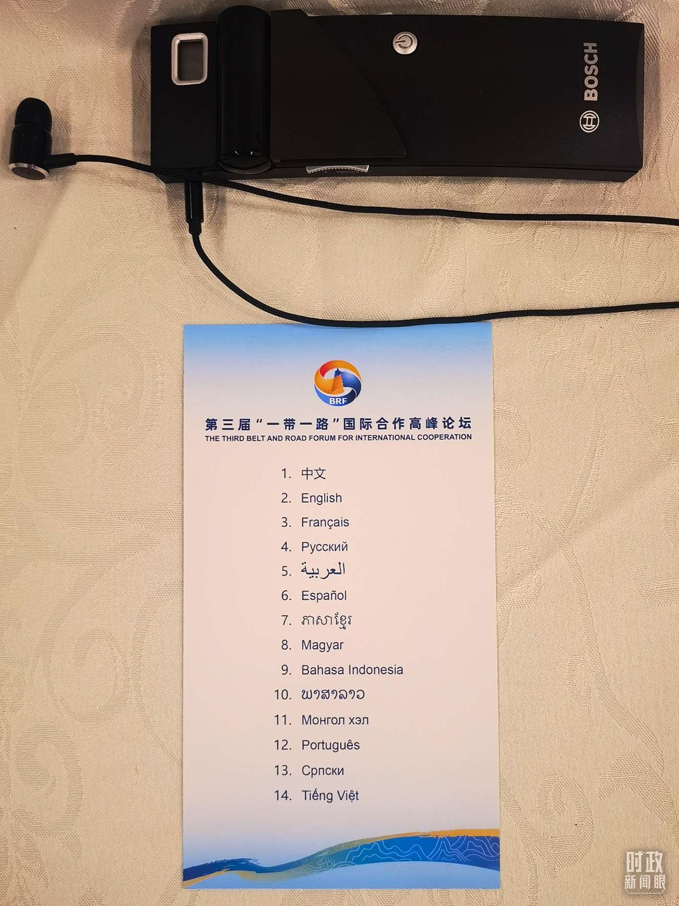 △開幕式現(xiàn)場提供14種語言的同聲傳譯。（總臺央視記者范學(xué)禹拍攝）
