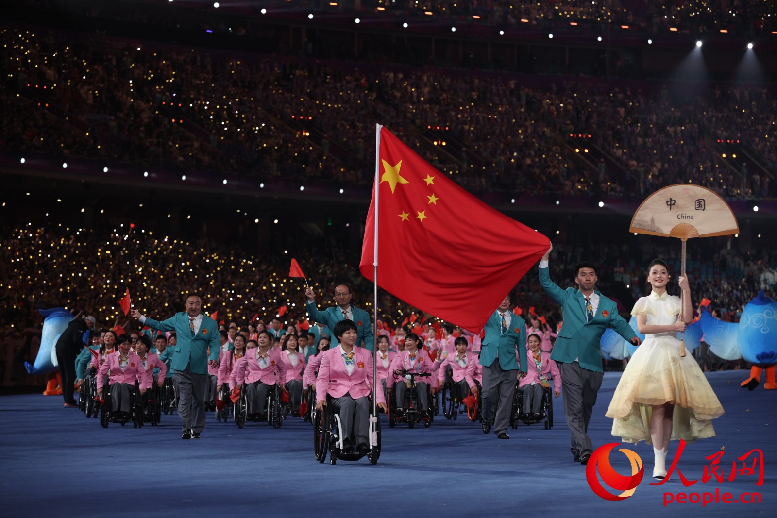 開幕式上，中國體育代表團入場。人民網(wǎng) 周靜圓攝