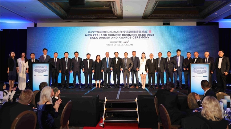 新西蘭華商聯(lián)合總會首批會員代表上臺亮相。攝影：張凱