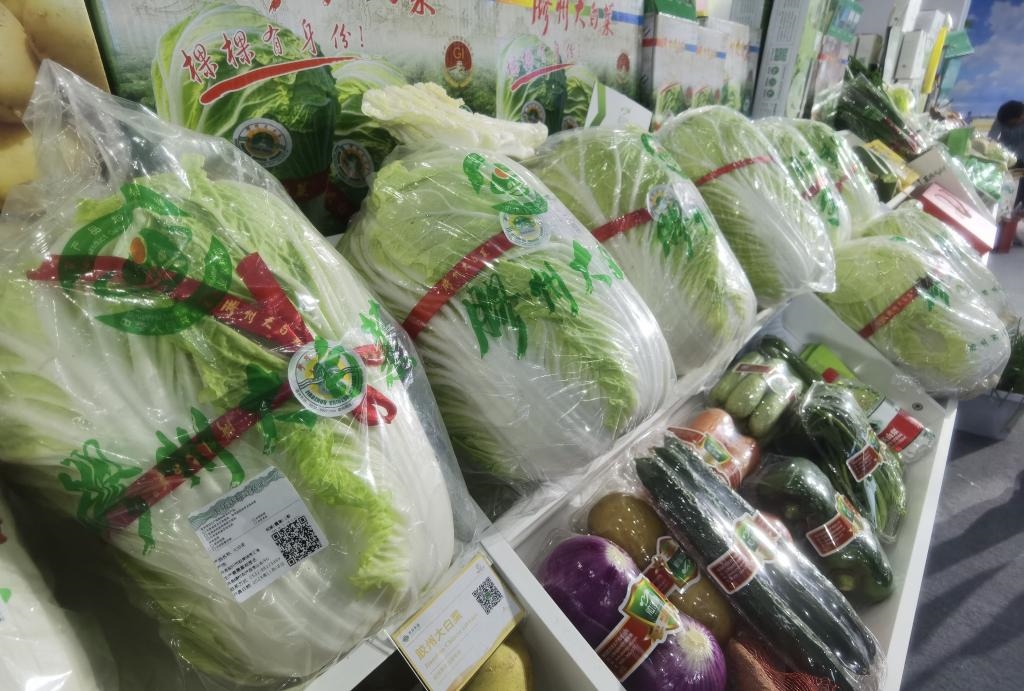 圖為本屆農(nóng)交會(huì)現(xiàn)場(chǎng)展示的膠州大白菜等蔬菜。新華社記者王凱攝
