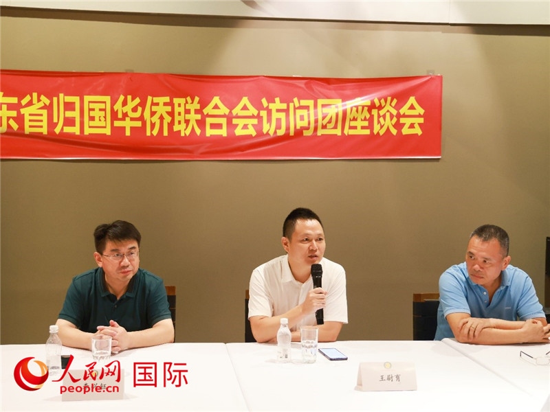 中國駐里約總領(lǐng)館副總領(lǐng)事王尉育（中）在座談會上致辭。人民網(wǎng)記者 陳海琪攝