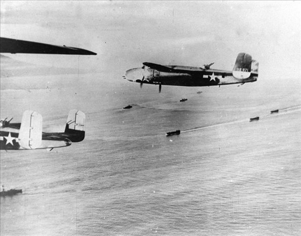 1942年4月18日，美國(guó)航空母艦甲板上B－25解放式轟炸機(jī)起飛轟炸東京工業(yè)區(qū)域，此為日本首次受盟軍之進(jìn)攻。