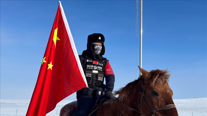 呼倫貝爾陳巴爾虎旗公安局副局長石永志。人民網(wǎng)記者 張敏穎攝